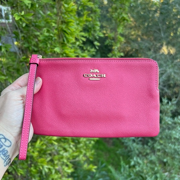 COACH Large Corner Zip Wristlet Wallet Pink Leather w Gold Hardware NWOT